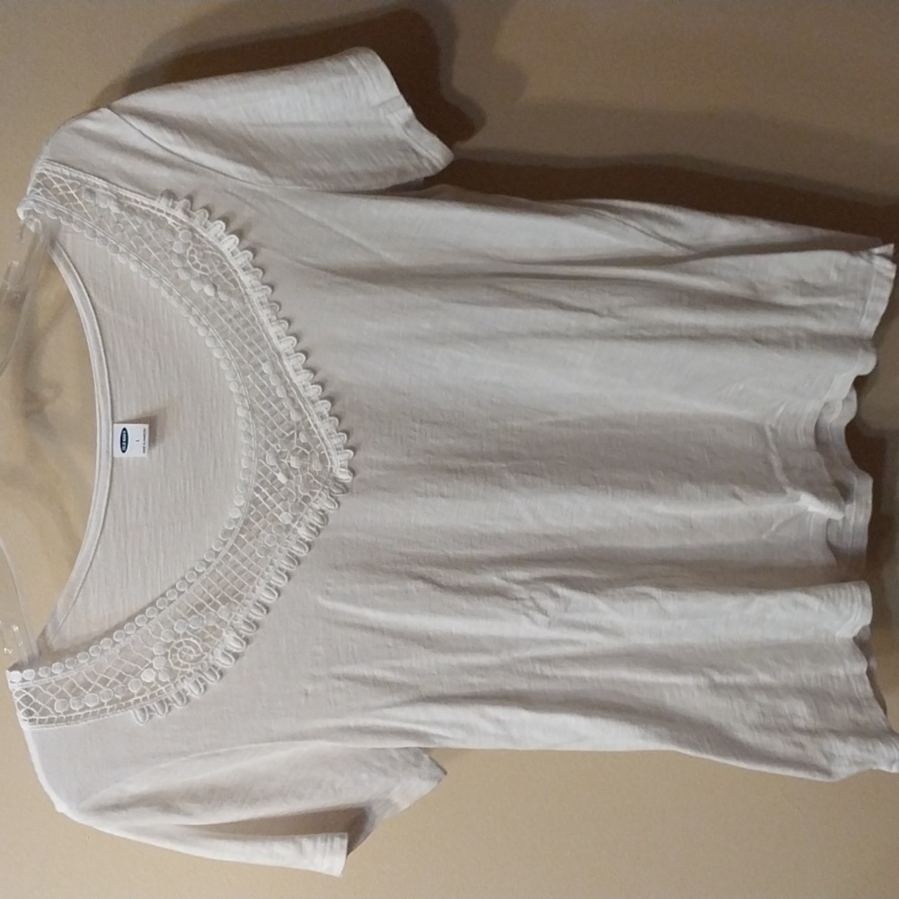 White Old Navy Shirt. Size L